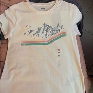 Levi's Cream Short Sleeve Tee